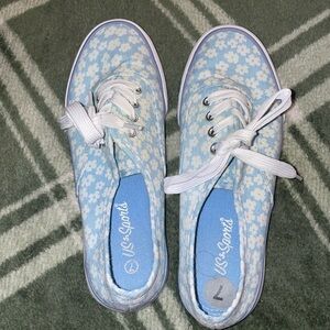 Cute blue floral shoes size 7